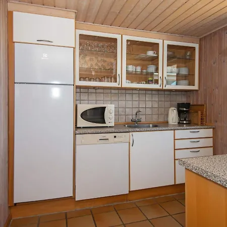6 Person Holiday In R M
